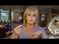 videos de Clothes memories - Up in Town feat. Joanna Lumley - BBC