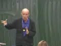 Dr. Eugen Drewermann, Christlicher Theologe, PaderbornWie hältst Du's mit den Tieren oder: von der Notwendigkeit einer neuen Ethik (Teil 4 von 9)19. Oktober 2006, Ruprecht-Karls-Universität HeidelbergEine Hauptsache der fortschreitenden Naturzerstörung ergibt sich aus der Anthropozentrik des christlichen Weltbildes, wonach die gesamte Welt auf den Menschen hin geschaffen wurde. Die Selbstanschauung der menschlichen Spezies auf dem Planeten Erde erscheint geradezu als die Vollendung eines göttlichen Auftrags, und selbst der Begriff Verantwortung meint mit Bezug auf den Menschen allein die Verteidigung des menschlichen Art-Egoismus gegen alle anderen Lebensformen: Da erkranken in  Britannien - durch menschliche Fehlernährung - Rinder an BSE, und es müssen zum Schutz der Menschen 4 Millionen von ihnen getötet und verbrannt werden; da erkranken Vögel an einem Virus, das auch Menschen befallen kann, und es werden 100 Millionen von ihnen vergast. Was wir derzeit anrichten, ist eine Querschnittslähmung durch den Motor der Evolution. Dabei wissen wir seit 1859, als Darwin die 