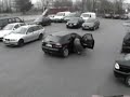 بنيه نزلت من السياره و تنورتها جلبت بالباب مال السياره و انتو تخيلو شلون بقت