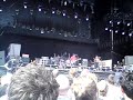 Eddie Vedder saves Liam Finn in Auckland