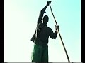 vid�o retra�ant les d�buts prometeurs du musicien humaniste toma sidib�. 
film� en 2002 � bamako au mali