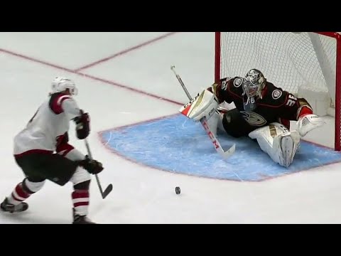 Video: Gibson lunges to make pair of desperation saves