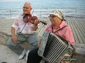 MUSICOS CALLEJEROS RUMANOS  ACORDEON Y VIOLIN