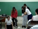 Reparem na tentativa de assassinato qdo a Nessa enfia a lapiseira no peito do Jaum uashhuashashuashuas coitado