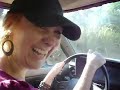 Tirando piropos en carro.MOV