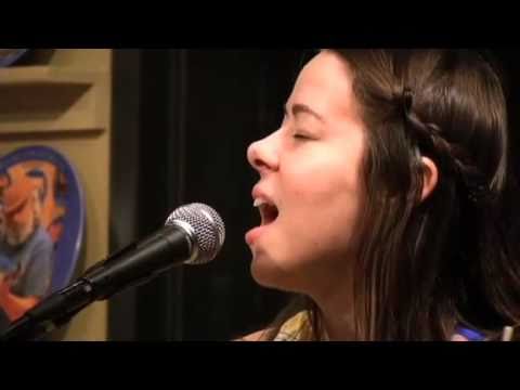 Allison Williams Friends perform'Give Me the Roses' on WDVX