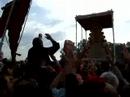 La Blanca Paloma se encuentra con el Simpecado y el pueblo Palaciego durante la procesión del 2008.