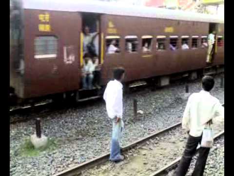 how to reach ujjain by train