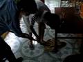videos de How To Eat a Snake, Vietnamese style.