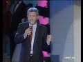 el cantautor gallego interpreta uno de sus muchos �xitos.