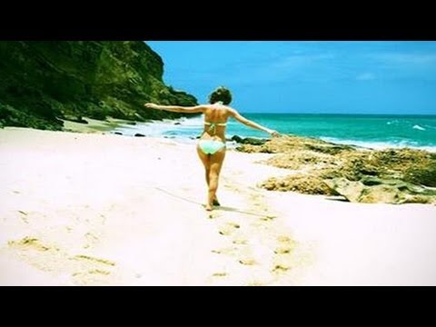 Taylor Swift String Bikini Cuteness -- PHOTO