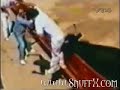 iğrenç boğanın boynuzu adamın poposuna batıyor mutlaka izle