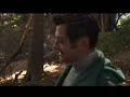 clip from lord of the rings: the return of the king (limited edition) behind-the-scenes feature.

sir edmund hillary, the first man ever to climb mt. everest, visits peter jackson, elijah wood, sean astin and andy serkis on set.
