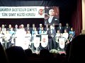 Yollar uzak gelemedim Muradıma eremedim
Tutunacak dalım sendin Kıymetini bilemedim

Gözlerime baktın  Yaktın ah beni yaktın
Ben sana ne yaptım ki  Beni yalnız bıraktın

Bana el gözüyle bakma  Gurbet ellerde bırakma
Yalnızlık canıma yetti  Bir de sen kalbimi yakma
Nakarat