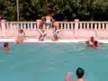 dani tirado a la piscina