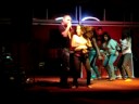 bailando reggaeton