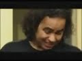 Menino de Rua - Clipe Letra: Alô Alô Pepe moreno O que que cê quer moço? Eu quero cantar uma musica pra você Cê tem uma musica pra mim é Ce deixa eu cantar pra você Deixo eu tô com o teclado ligado Eu vou soltar a batida e você canta vai tá legal tá legal, escuta ai beleza Ao tempo hein, tá ouvindo ai? tá legal Quando eu mandar você canta cê canta tá? Um, dois, três vai canta. tô ligando pra você de um orelhão aqui da rua Pra pedir para o senhor que me tire da rua Você tem muito valor Pepe ...
