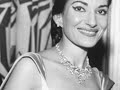 maria callas (1923-1977)
giuseppe verdi (1813-1901)
la traviata
e strano! e strano!...ah, fors'� lui che l'anima...follie! follie!...sempre libera
orchestra sinfonica di torino della rai
conducted by gabriele santini
1953

violetta (sola)
� strano! � strano! in core
scolpiti ho quegli accenti!
saria per me sventura un serio amore?
che risolvi, o turbata anima mia?
null'uomo ancora t'accendeva -- o gioia
ch'io non conobbi, esser amata amando!
e sdegnarla poss'io
per l'aride follie del viver mio?
ah, fors'� lui che l'anima
solinga ne' tumulti
godea sovente pingere
de' suoi colori occulti!
lui che modesto e vigile
all'egre soglie ascese,
e nuova febbre accese,
destandomi all'amor.
a quell'amor ch'� palpito
dell'universo intero,
misterioso, altero,
croce e delizia al cor!
follie! follie! delirio vano � questo!
povera donna, sola,
abbandonata in questo
popoloso deserto
che appellano parigi.
che spero or pi�?
che far degg'io? gioire,
di volutt� ne' vortici perir.
gioir, gioir!
sempre libera degg'io
folleggiare di gioia in gioia,
vo' che scorra il viver mio
pei sentieri del piacer.
nasca il giorno, o il giorno muoia,
sempre lieta ne' ritrovi,
a diletti sempre nuovi
dee volare il mio pensier.
alfredo (sotto al balcone)
amore, amor � palpito...
violetta
oh!
alfredo
...dell'universo intero --
violetta
oh amore.
alfredo
misterioso, misterioso, altero,
croce, croce e delizia,
croce e delizia, delizia al cor.
violetta
follie! follie! ah s�! gioir, gioir!
sempre libera degg'io
folleggiare di gioia in gioia,
vo' che scorra il viver mio
pei sentieri del piacer.
nasca il giorno, o il giorno muoia,
sempre lieta ne' ritrovi,
a diletti sempre nuovi,
dee volare il mio pensier.
alfredo
amor � palpito
dell'universo --
violetta
ah! dee volar il mio pensier.
ah! il mio pensier. il mio pensier.