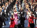 ensimm�inen tanssi, poloneesi, etualallla lepp�vaaran lukion tanssijoita, mukana tiina, kuvaus vesa saarinen

orkesterina tapiola sinfonietta.