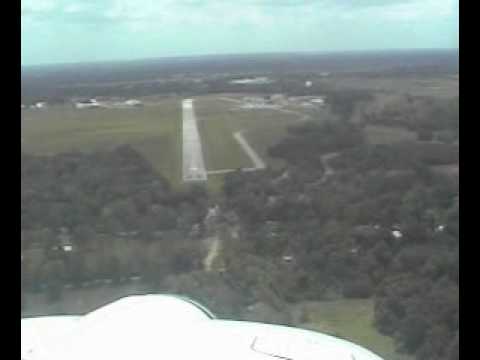 小型機コックピット着陸訓練の様子