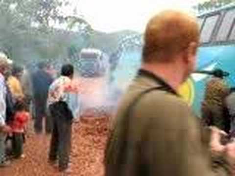 getting a bolivian bus out of the mud take 2