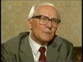 Der Staatsratsvorsitzende der ein Jahr zuvor durch die Vereinigung untergegangenen DDR, Erich Honecker, äußerte sich in seinem zwischenzeitlichen Moskauer Exil einmal gegenüber den westdeutschen Medien. In diesem Filmausschnitt wird deutlich, dass der Sozialismus mit dem Zusammenbruch des Ostblocks keineswegs untergegangen ist, sondern sich neu als die bessere Gesellschaftsordnung etablieren wird. So lautet zumindest Erich Honeckers Botschaft.