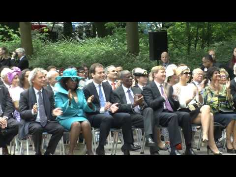 Dutchqueen - The Dutch Queen Maxima was singing Bob Marley's Redemption Song during the commemoration of the abolition of slavery in the Dutch Colonies, Keti Koti. Uncut ...