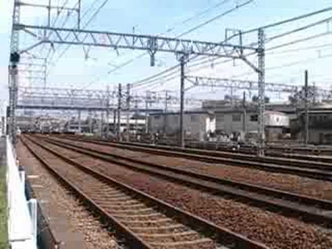 京急600形602編成と1500形1713編成通過