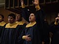 el coro de la iglesia templo getsemani canta para el se�or. church choir from temple gethsemane sings for the lord on a sunday afternoon.
