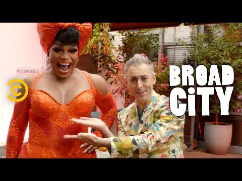 Alan Cumming Emcees Drag Brunch (feat. Sasha Velour, Jiggly Caliente and Shangela) - Broad City