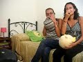 Reaccion al ver el video 2 grils 1 cup desde las palmas