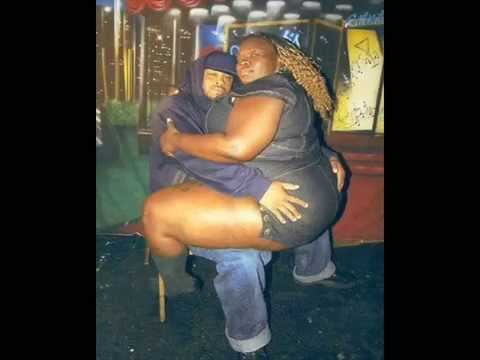 MY FAT GIRLFRIEND ON MY LAP!!! (SHE'S THICK)