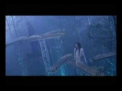 rin - 「日本の女子十二楽坊」と呼ばれる和楽器三人組み「凛」の初のシングル曲.