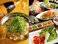 http://www.oedohanare.tokai.walkerplus.com/本格鍋を中心とした和風ダイニングバー。全国から選りすぐった天然塩で作られる「美肌塩ちゃんこ」は、甘みのある塩が自家製つくねと野菜の味を引き立てると評判の人気鍋料理だ。そのほか、美容効果の高い食材をふんだんに使用した料理が80種類以上そろう。店内には10名対応のシャンデリアを使用した掘りごたつ席や旅館の一室にいるようなくつろぎを味わえる座敷の個室など、魅力的な席を多数取りそろえている。