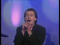 m�nchener freiheit - medley 2000

1. bis wir uns wiederseh'n (1988)
ich such` die sterne,
wenn der fr�hling mich verf�hrt,
hier und �berall f�ngt die reise wieder an.

geliebte ferne,
wenn die liebe mich ber�hrt,
hier und �berall, werden meine n�chte lang.

manchmal f�hl` ich mich allein,
auch wenn ich f�hle frei zu sein.
denn irgendwo in dieser nacht, 
bin ich vor sehnsucht aufgewacht,
und ich halt dich fest bis wir uns wiederseh`n.

wiederseh`n,
bis wir uns wiederseh`n.
wiederseh`n,
bis wir uns wiederseh`n.
wiederseh`n,
bis wir uns wiederseh`n.

2. ohne dich schlaf ich heut nacht nicht ein (1985)
ich will mich nicht ver�ndern, um dir zu imponier'n,
und nicht den ganzen abend probleme diskutier'n,
aber eines geb' ich zu:
das, was ich will, bist du!

ohne dich schlaf' ich heut' nacht nicht ein!
ohne dich fahr' ich heut' nacht nicht heim!
ohne dich komm' ich heut' nicht zur ruh'!
das, was ich will, bist du!

ohne dich schlaf' ich heut' nacht nicht ein!
ohne dich fahr' ich heut' nacht nicht heim!
ohne dich komm' ich heut' nicht zur ruh'!
das, was ich will, bist du!

ich will nicht alles sagen und nicht so viel erkl�r'n
und nicht mit zuviel worten den augenblick zerst�r'n,
aber eines geb' ich zu:
das, was ich will, bist du!

ohne dich schlaf' ich heut' nacht nicht ein!
ohne dich fahr' ich heut' nacht nicht heim!
ohne dich komm' ich heut' nicht zur ruh'!
das, was ich will, bist du!

ohne dich schlaf' ich heut' nacht nicht ein!
ohne dich fahr' ich heut' nacht nicht heim!
ohne dich komm' ich heut' nicht zur ruh'!
das, was ich will, bist du!

3. du bist nicht allein (2000)
du bist nicht allein
ich bin wie ein teil von dir,
grenzenlos und frei bist du auch ein teil von mir
und diese freiheit die ich mein, sind wir.

wieder hast du blind vertraut
und dir etwas aufgebaut
irgendwann holt dich die wahrheit ein.
wenn dich unsre heile welt 
wie ein alptraum �berf�llt
dann scheint alles gegen dich zu sein.

du bist nicht allein
ich bin wie ein teil von dir,
grenzenlos und frei bist du auch ein teil von mir
und diese freiheit die ich mein, sind wir.

du bist nicht allein
ich bin wie ein teil von dir,
grenzenlos und frei bist du auch ein teil von mir
und diese freiheit die ich mein, sind wir.