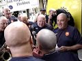 Bernard... la porte !
