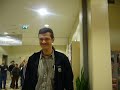 Разные национальные люди показывают жесты