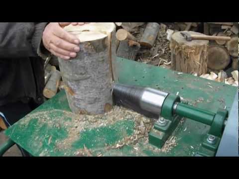 Kúpos - Házi készítésű hasító gép. Kúphegy edzett acél, cserélhető. Átmérő 70, L=250mm. Hibátlan vele dolgozni :D:D:D.