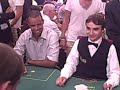 la premiere main de phil ivey au ppt.
ecoutez les commentaires et regardez l'attitude du champion
