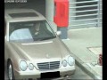 Frau beim Autofahren