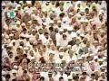 مقطع مرئي نادر وقديم ومؤثر بالمسجد الحرام بمكة المكرمة للشيخ الدكتور سعود بن إبراهيم الشريم إمام المسجد الحرام ،، صلاة التراويح من عام 1415هـ.   أن الخشوع ما هو إلا ثمرة لصلاح القلب واستقامة الجوارح ولا يحصل ذلك إلا بمعرفة الله جل وعلا،والإيمان به وبملائكته وكتبه ورسله واليوم الآخر والقدر خيره وشره،ومعرفة أمره والعمل به ،ومعرفة نهيه واجتنابه ،والإيمان برسول الله صلى الله وسلم واتباعه.ثم اقتران ذلك كله بالإخلاص.لذلك فإن مرد أسباب الخشوع كلها إلى هذه الأمور.   أن تدبر القرآن من أعظم أسباب الخشوع في الصلاة ,وذلك لما تشتمل عليه الآيات من الوعد والوعيد وأحوال الموت ويوم القيامة وأحوال أهل الجنة والنار وأخبار الأنبياء الرسل وما ابتلوا به من قومهم من الطرد والتنكيل والتعذيب والقتل وأخبار المكذبين بالرسل وما أصابهم من العذاب والنكال،وكل هذه القضايا تسبح بخلدك أخي الكريم فتهيج في قلبك نور الإيمان وصدق التوكل وتزيدك خشوعاً على خشوع وكيف لا وقد قال الله جل وعلا: {لَوْ أَنزَلْنَا هَذَا الْقُرْآنَ عَلَى جَبَلٍ لَّرَأَيْتَهُ خَاشِعاً مُّتَصَدِّعاً مِّنْ خَشْيَةِ اللَّهِ وَتِلْكَ الْأَمْثَالُ نَضْرِبُهَا لِلنَّاسِ لَعَلَّهُمْ يَتَفَكَّرُونَ }[الحشر : 21] .ولذلك استنكر الله جل علا على الغافلين عن التدبر غفلتهم فقال: {أَفَلَا يَتَدَبَّرُونَ الْقُرْآنَ أَمْ عَلَى قُلُوبٍ أَقْفَالُهَا} [محمد : 24] وقال تعالي أيضاً:{ أَفَلاَ يَتَدَبَّرُونَ الْقُرْآنَ وَلَوْ كَانَ مِنْ عِندِ غَيْرِ اللّهِ لَوَجَدُواْ فِيهِ اخْتِلاَفاً كَثِيراً} [النساء : 82].