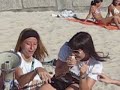 chukuchuku á!!! (lo mejor, la dumbi marcando el ritmo jaja!!)