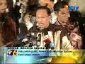 Setelah lima tahun dilarang, Anwar Ibrahim mengantongi kembali hak untuk berkiprah di panggung politik Malaysia. Pulihnya hak berpolitik pemimpin oposisi Malaysia itu disambut meriah sekitar 40 ribu pendukungAnwar di Kuala Lumpur, Malaysia, Senin (15/4) malam. Namun perayaan itu harus selesai lebih cepat karena dibubarkan polisi dengan dalih Anwar Ibhrahim tidak mengantongi izin serta jumlah pengunjung yang melebihi kapasitas.Saksi mata mengatakan, sempat terjadi bentrokan antara polisi dan pendukung Anwar Ibrahim. Meski demikian, insiden ini tidak sampai merenggut korban.Dalam perayaan singkat tadi malam, Anwar mengklaim kekuatan oposisi jauh lebih kuat dibandingkan koalisi partai berkuasa Barisan Nasional. Anwar juga menyebut sejumlah politisi Barisan Nasional sudah menemuinya dan menyatakan keinginan untuk berpindah haluan.Dalam pemilihan umum 8 Maret silam, tiga partai yang tergabung dalam koalisi oposisi pimpinan Anwar Ibrahim berhasil meraih 82 dari 222 kursi di parlemen dan menang di lima dari 13 negara bagian di Malaysia