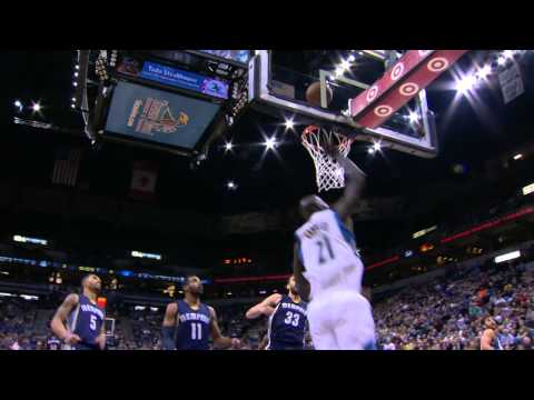 Ricky Rubio Feeds Garnett the Fancy No-Look Dish on the Break