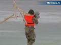 Daugavā spridzina ledu