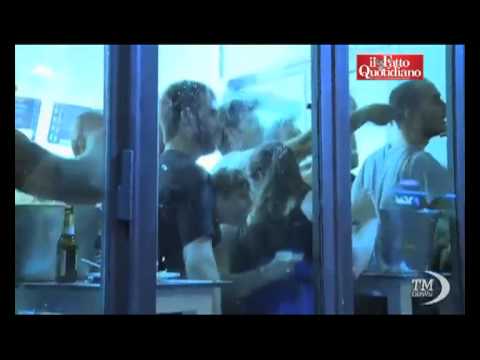 La crisi infiamma Madrid: barricate e roghi in strada