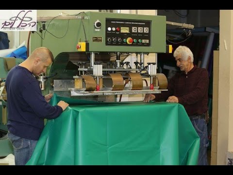 פי.וי.סי - הדגמה של הלחמת יריעת שמשונית PVC במכונת הלחמה בתדר גבוהה http://www.brz.co.il 052-9777886 הלחמת כל סוגי שמשונית לפי דרישת הלקוח.