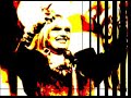 Gabriella Ferri - SempreOgnuno è un cantastoria tante facce nella memoria tanto di tutto tanto di niente le parole di tanta gente. Tanto buio tanto colore tanta noia tanto amore tante sciocchezze tante passioni tanto silenzio tante canzoni. Anche tu così presente così solo nella mia mente tu che sempre mi amerai tu che giuri e giuro anch'io anche tu amore mio così certo e così bello. Anche tu diventerai come un vecchio ritornello che nessuno canta più come un vecchio ritornello. Anche tu così presente - sempre così solo nella mia mente - sempre tu che sempre mi amerai - sempre tu che giuri e giuro anch'io - sempre anche tu amore mio - sempre così certo e così bello. Anche tu diventerai come un vecchio ritornello che nessuno canta più come un vecchio ritornello che nessuno canta più. Ognuno è un cantastoria tante facce nella memoria tanto di tutto tanto di niente le parole di tanta gente. Anche tu così presente così solo nella mia mente tu che sempre mi amerai tu che giuri e giuro anch'io anche tu amore mio così certo e così bello Anche tu diventerai come un vecchio ritornello che nessuno canta più come un vecchio ritornello che nessuno canta più.