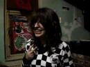 celia s'amuse avec la soufflette [ ce mot est bien s�r au dictionnaire ].