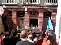 vaca se sube a una casa en el encierro de agreda 2ª parte
